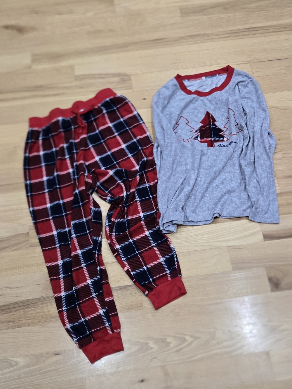 Eddie Bauer Red Plaid & Gray Tree Christmas Pajama Set Size L